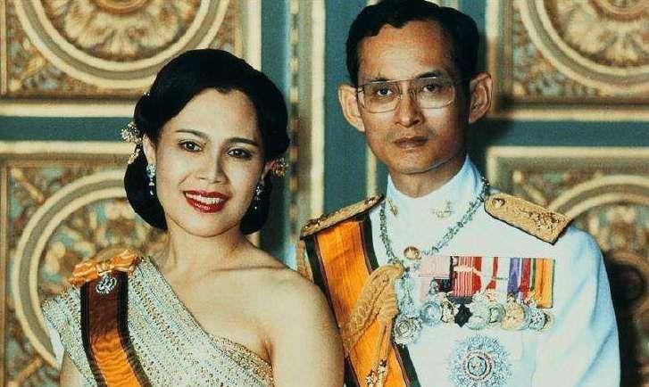 从傀儡到泰国的"神",拉玛九世的帝王术到底有多高超?