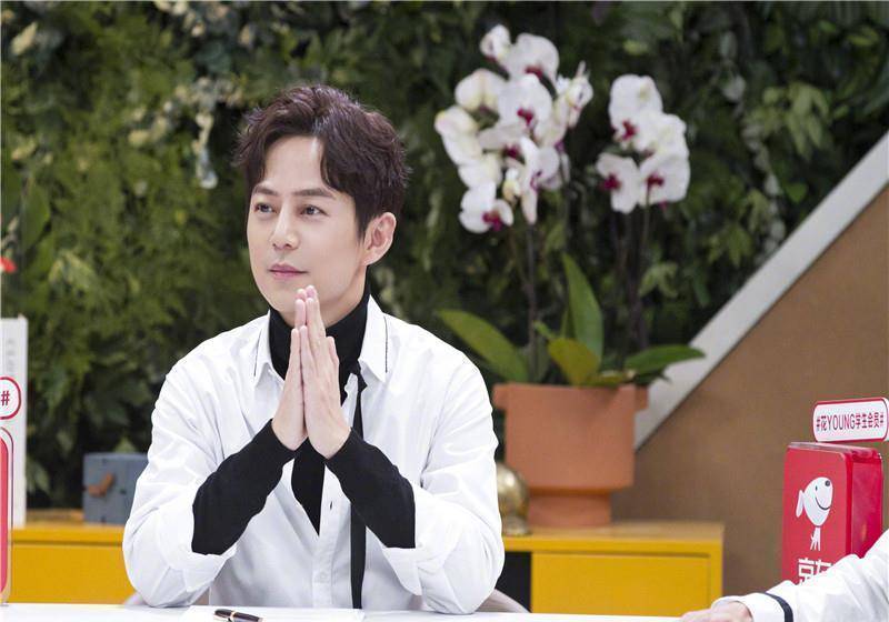 何炅收粉丝送的金条?高情商回应并表明态度,不在乎面子拒收一切礼物.