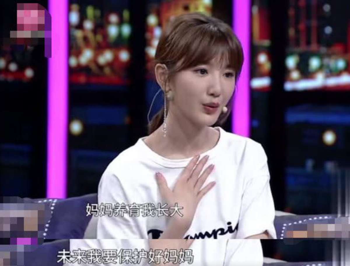 毛晓彤:出生被父亲抛弃,妈妈辛苦养大,成名后被渣爹勒索5000万_网友