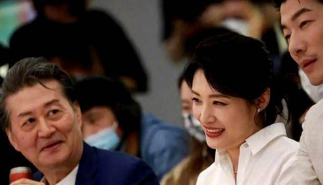 从央视一姐到央企董事长,跟董卿走上了截然不同的两