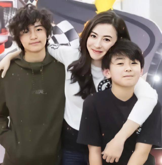 张柏芝生了大儿子lucas和二儿子quintus,与谢霆锋在一起时抚养了两