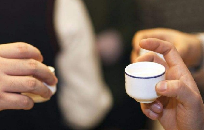 酒桌上的座次规矩:常应酬的人不能不懂,坐错了出洋相又失礼!