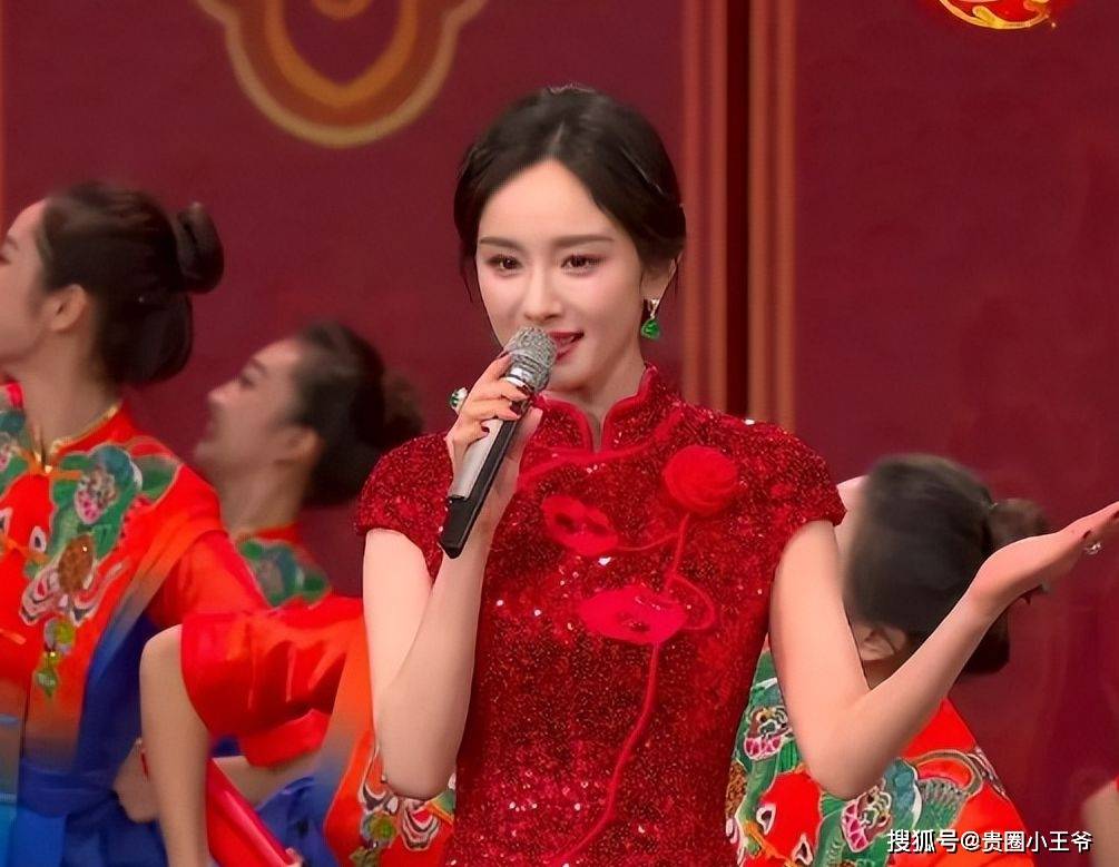 央视春晚这一夜,刘诗诗迪丽热巴风情万种,我却被马凡舒迷住了_李沁
