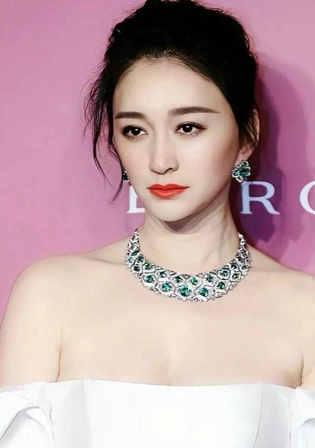 李小冉真的是顶级魅力阿姨,看看她的完美身材_观众_演技_角色