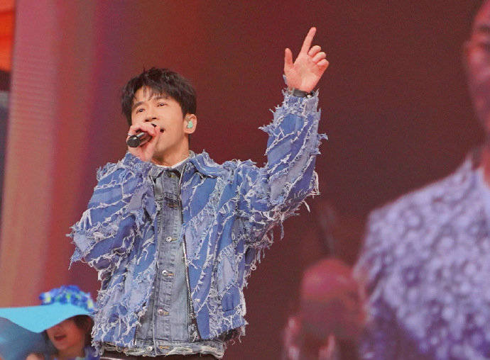 光良"今晚我不孤独2.0"巡回演唱会——首站苏州(河马票务)_童话_双手