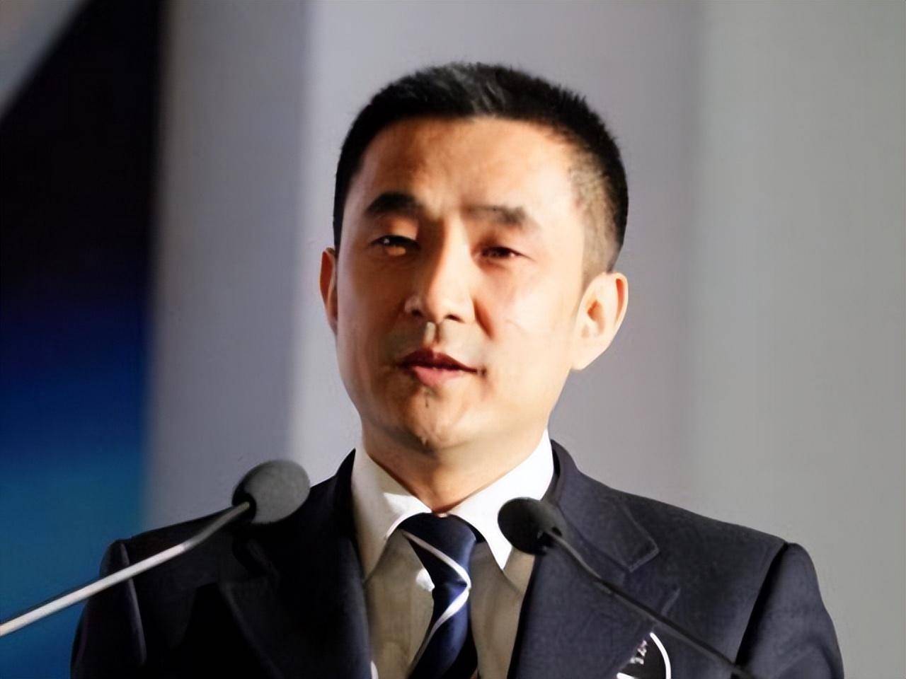 王永红:公司破产欠800亿,套61亿携女明星出逃,亲爹去世都不回_韩熙庭