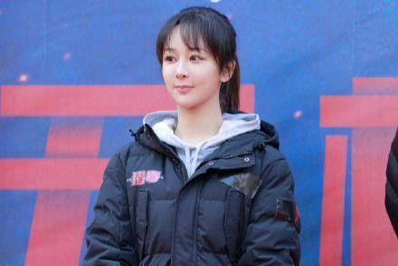 杨紫屡传好消息,看到新电影官宣,终于明白欢瑞为什么留不住她了_公司
