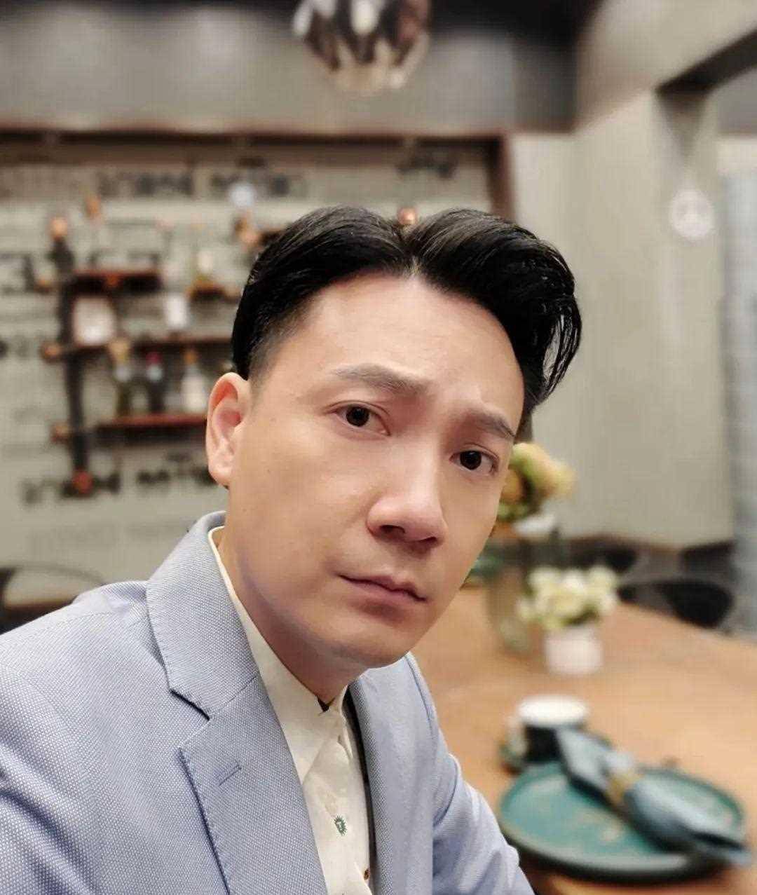 40岁tvb绿叶半年没工开兼职做小丑,入行17年仍要靠《爱·_邓永健_梦想