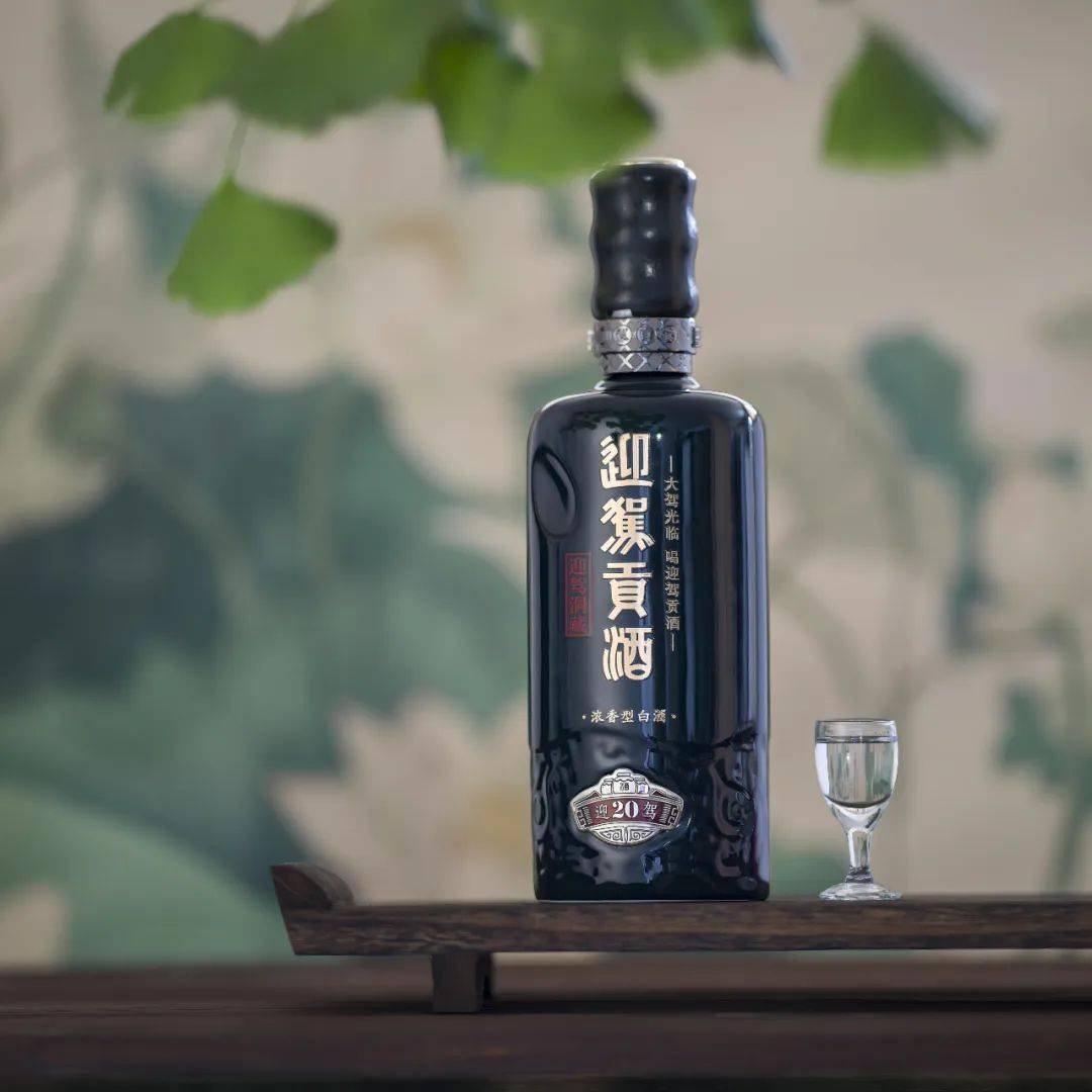 从产能方面看,迎驾新投资建设数字化循环经济产业园,大幅提升原酒产能