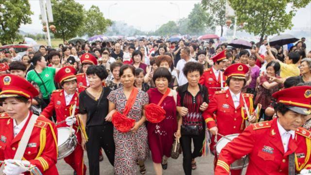 2019年,外出打工失联37年的两姐妹,因一句话成功回家