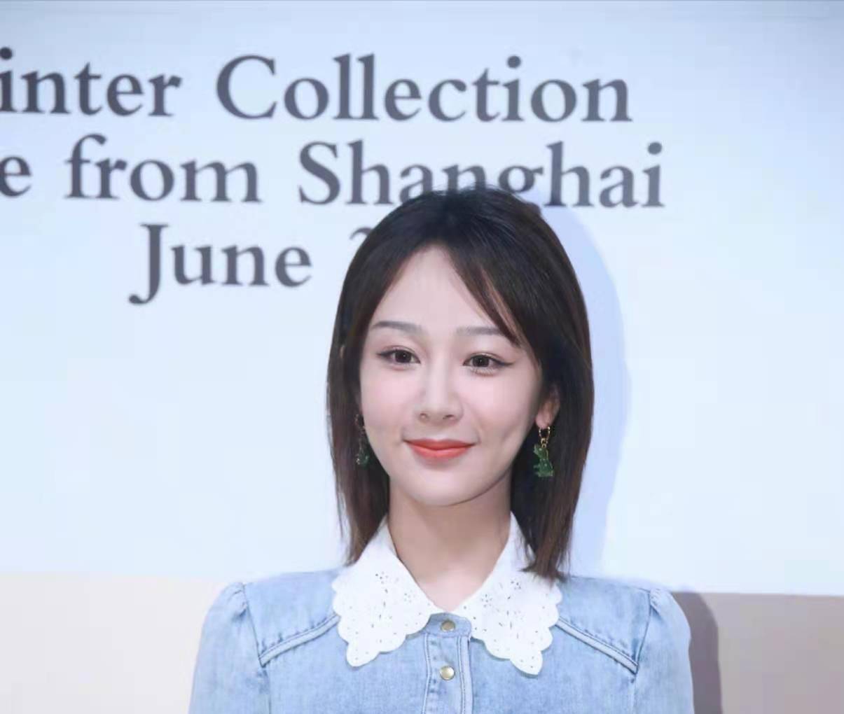 杨紫参加活动脸部未消肿,生图再次撞脸杜华,真的不是亲姐妹?