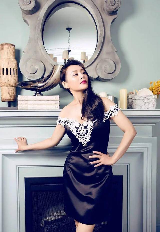 宁静:知三当三硬刚那英,与马景涛当街拥吻,后约会小16岁小鲜肉_乐嘉