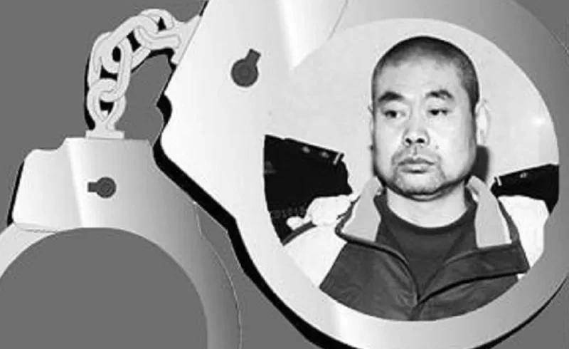 2002年,一尊佛像在香港进行拍卖,竟牵出保卫部主任盗