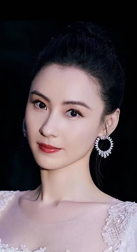 张柏芝腹部隆起疑怀孕,港媒传出与公公的绯闻,四胎生父竟是谁?