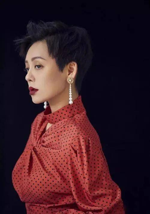 宁静:知三当三硬刚那英,与马景涛当街拥吻,后约会小16岁小鲜肉_乐嘉