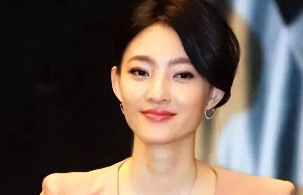 出道13年鲜有绯闻,33岁的她仍是美到令人窒息,不知花落谁家_王丽坤