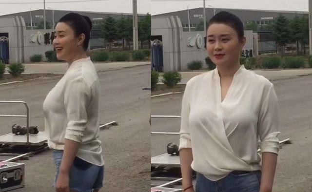 关婷娜:化妆助理当演员,被赵本山一手捧红,身材姣好却至今未婚_父母
