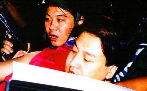 鹿宪洲_警方_蒙面