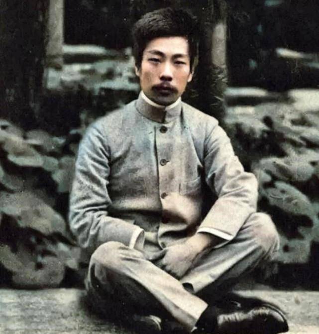 父亲的死,对鲁迅影响极大,他在多篇文章中都有相关描写,他认为父亲是