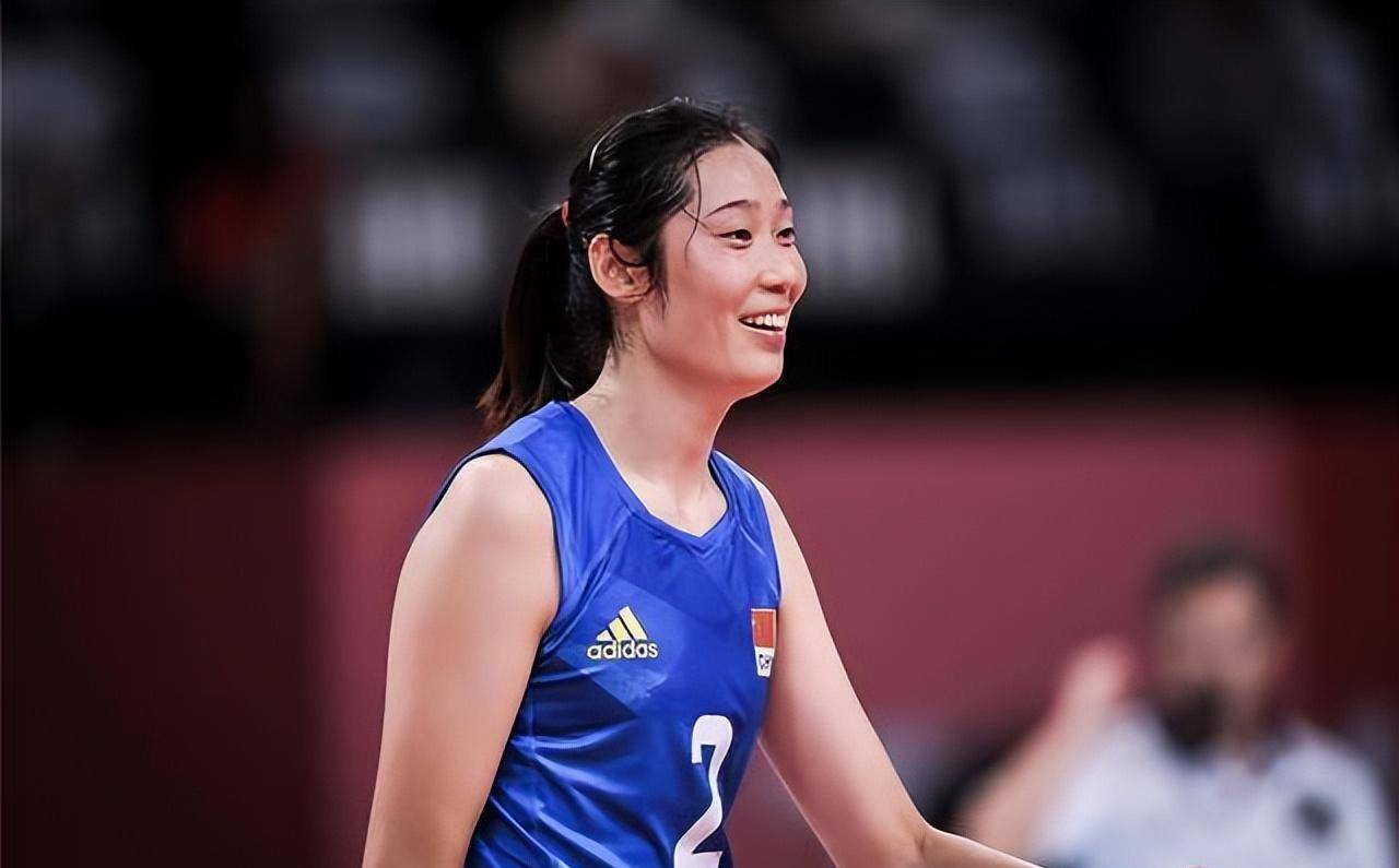 朱婷状态下滑的原因已经找到了. 只有回到国家队,她才能东山再起.