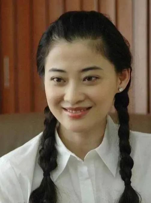 1994年舞台,朱时茂大变活人,充当道具的女孩,如今已经红遍全国_梅婷