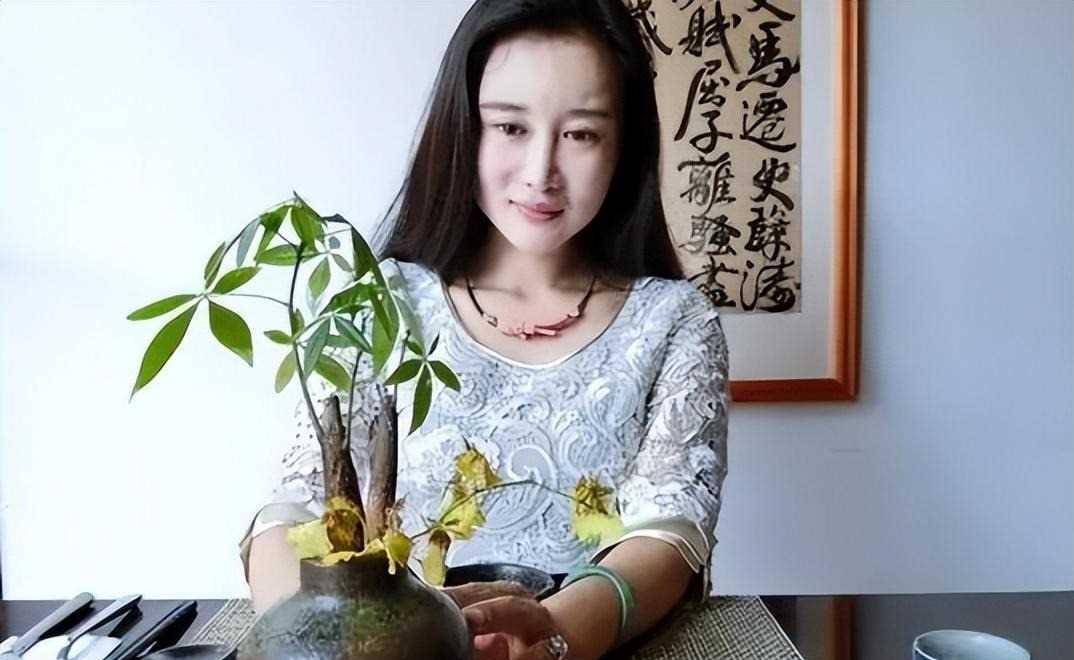 导演张纪中发视频批评妻子,将上百万茶叶泡给司机喝_杜星霖_婚姻_事件