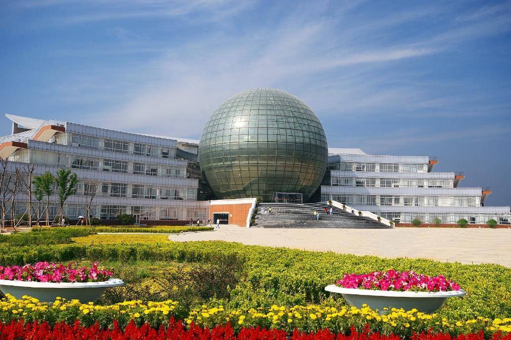 学校更名为南京经济学院,2000年,南京经济学院,江苏财经高等专科学校