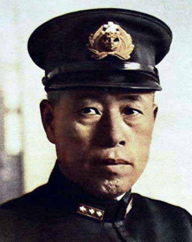 1904年从江田岛海军兵学校毕业后便加入了日本海军.