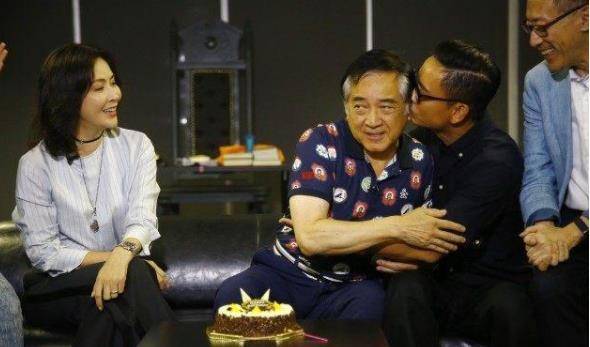 姜大卫尔冬升兄弟三代同堂新春团拜!