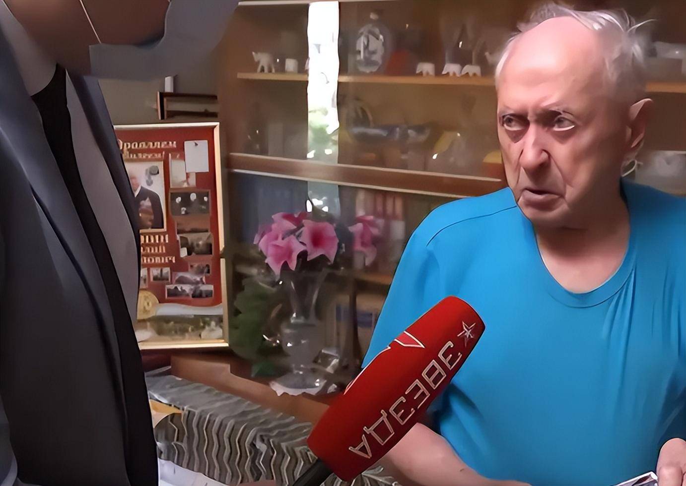 他们纷纷给电视台打电话情愿,帮普罗宁大爷遭遇电信诈骗的事情顶了