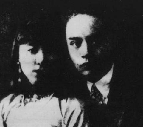 当中,她是唯一还在世的人,现已93岁高龄,居住台湾_生活_张首芳_儿子