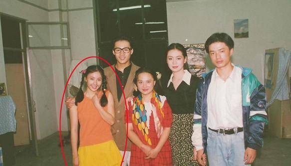 自己就显得土里土气,和班里的朋友也没有多大的交情,这个时候陶虹就