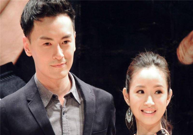 结婚之后,很少出现在荧幕当中了,基本上将重心回归到了家庭,而郑元畅