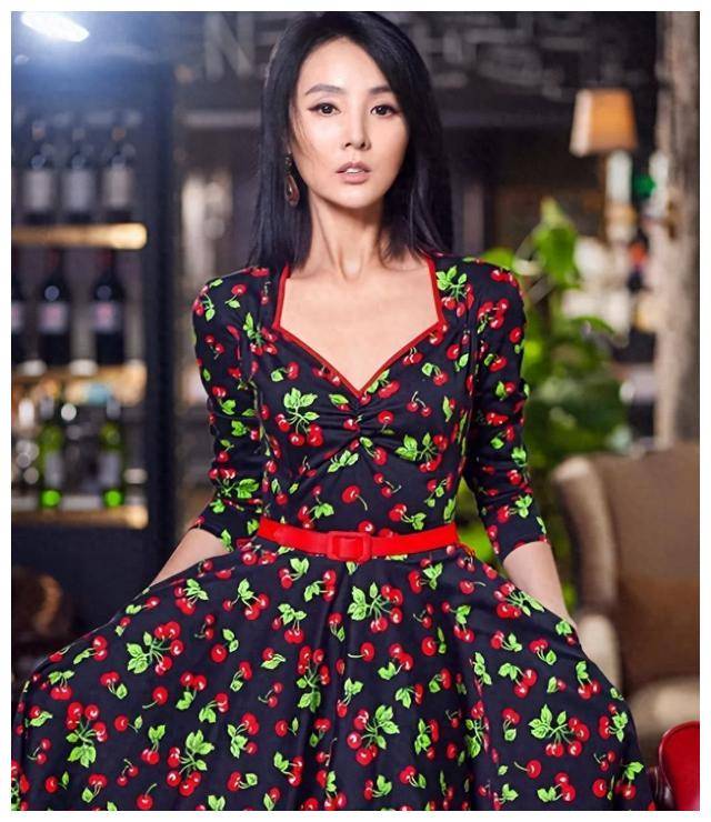 戏里裸体出镜,私下守身如玉,50岁无缘恋爱,改变名誉光环_姜宏波_时候