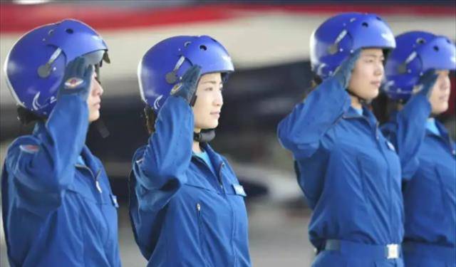 2016年余旭跳伞逃生失败细节:弹射时撞到僚机副翼,导致跳伞失败_飞行