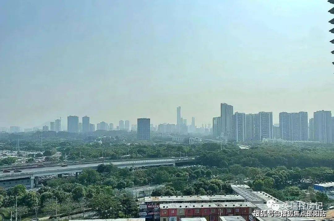 视野景观:项目东面,北面是城市景观和月湾河生态景观通廊和西部城市