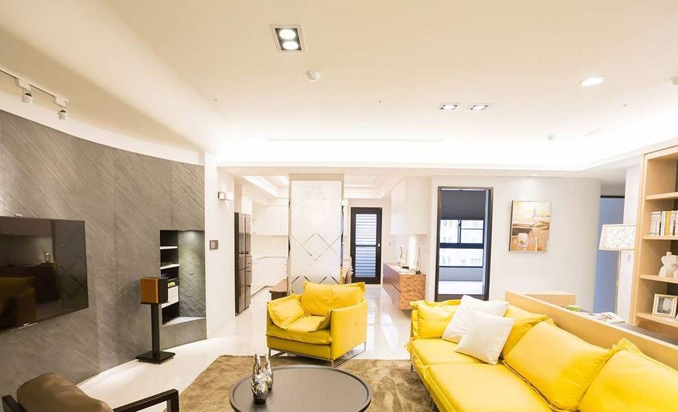 老婆坚持在主卧装衣帽间,现在天天听见楼上马桶冲水声,真遭罪!