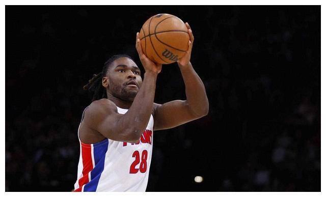 斯图尔特与尤班克斯擦肩而过,引爆激烈拳击冲突,球迷热议!