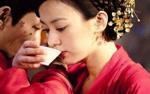 古代富家子弟去一次青楼喝花支酒,大概需要多少钱?