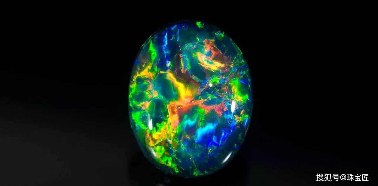 是欧泊中的皇族,体色从中灰到黑色,由于形态稀少,所以价格通常昂贵且