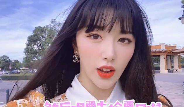 孔雪儿游迪士尼,两个闺蜜又白又瘦好漂亮,"口红掉色"过于真实_镜头