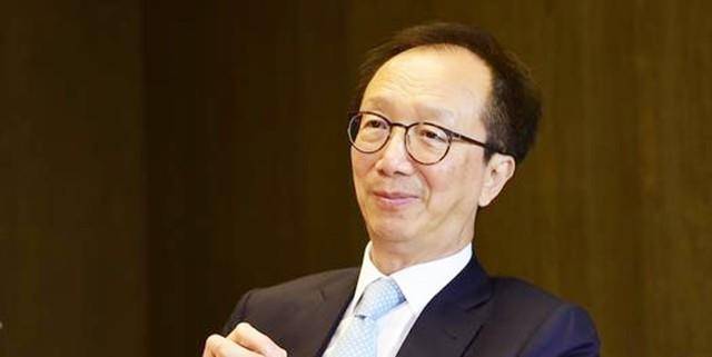 卸任财政司司长的职位之后,梁锦松再度回归商界,曾先后进入"黑石集团"