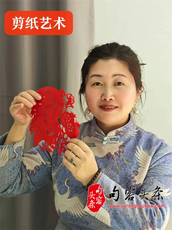 原卫妮,女,江苏省花鸟画研究会会员 ,中国书画艺术创作委员会会员