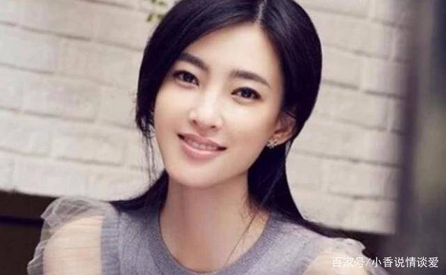 出道13年鲜有绯闻,33岁的她仍是美到令人窒息,不知花落谁家_王丽坤