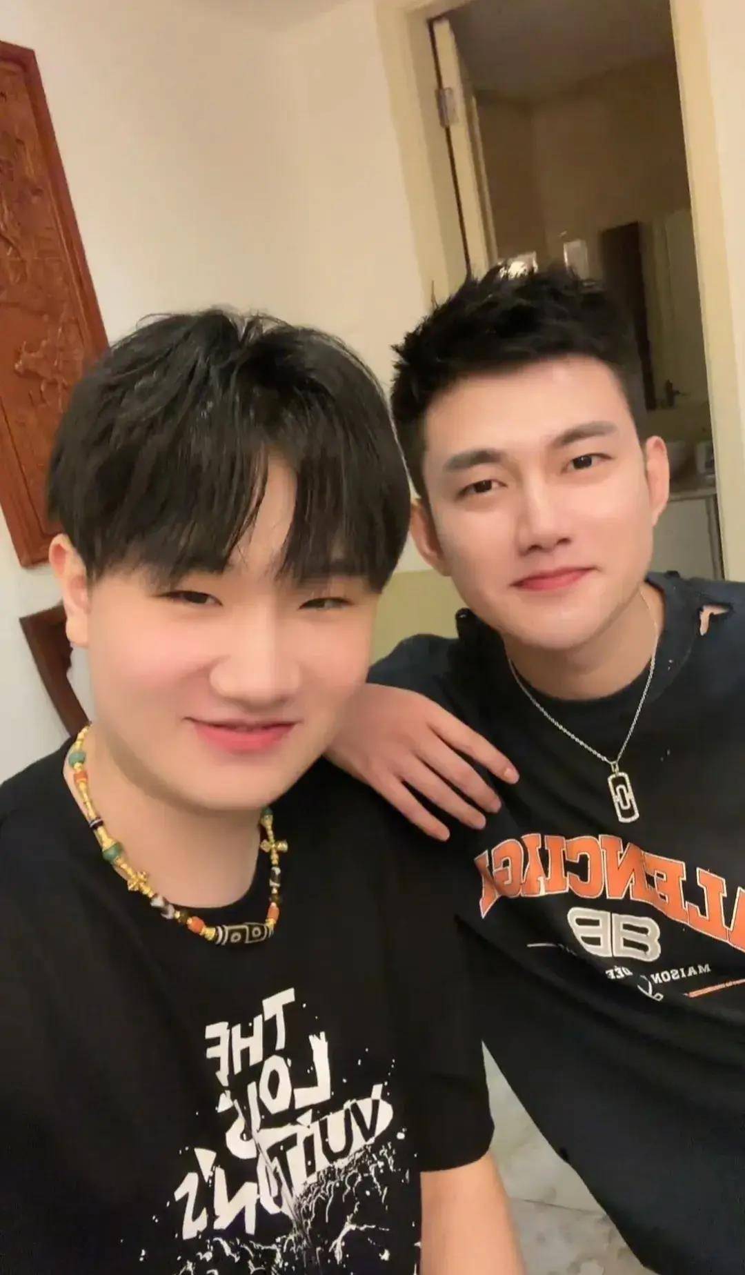 和一个亿的问题,阿哲确定跳槽代表辛选试水dy,鳕熊发圈表白阿哲_平台