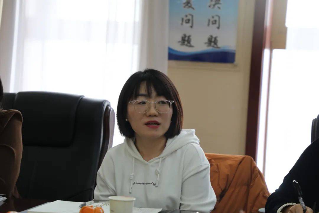 陕西有色榆林新材料集团工会女工委召开女职工劳模交流座谈会_工作
