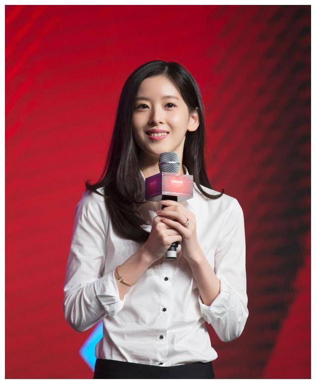 刘强东妻子章泽天或迎第三子?探寻她的魅力所在,引爆热议!