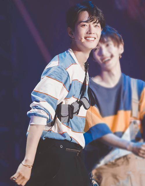 肖战"学长造型"照片遭疯传,大他的颜值在圈内属于什么水平?