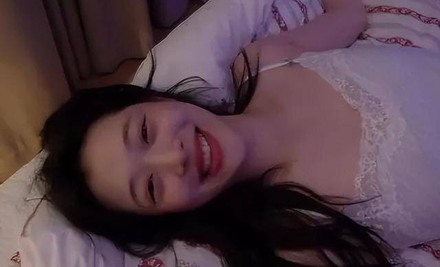 没穿内衣,被网暴到自杀!她用死亡,控诉韩国娱乐业的病态