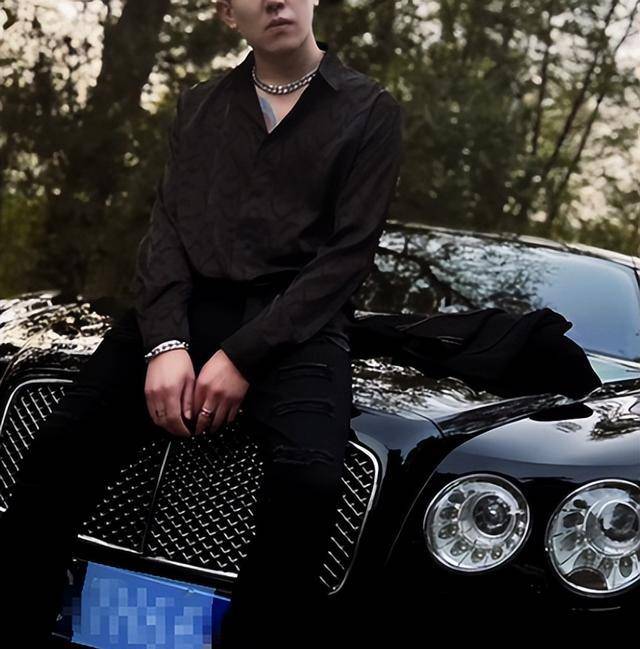 高一诺在评论区回应网友时,承认自己与吴云飞离婚的事,让整个事件的